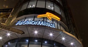 Steel workers, police scuffle outside Belgian PMs office in wake of ArcelorMittal layoffs