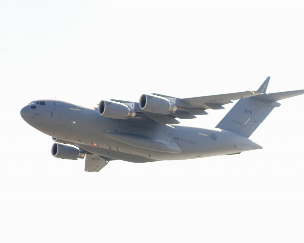 Boeing to end production of big C-17 airlifters in 2015, close California assembly plant