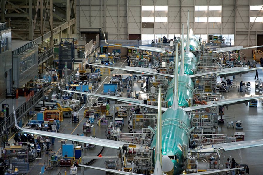 Washington Gov. Inslee signs Boeing bills to keep 777X work in Washington; unio vote Wed.