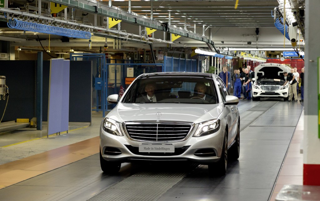 Auto industry posting best annual numbers since 2007, but may need deals to keep momentum
