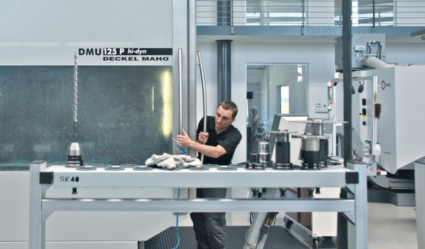 New customers in the mould making sector triggered a growth spurt and made 5-axis simultaneous milling a must. CAM system supports 5-axis machining strategies